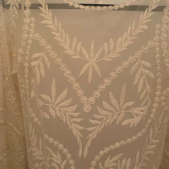 White lace long sleeved top - Picture 2 of 4